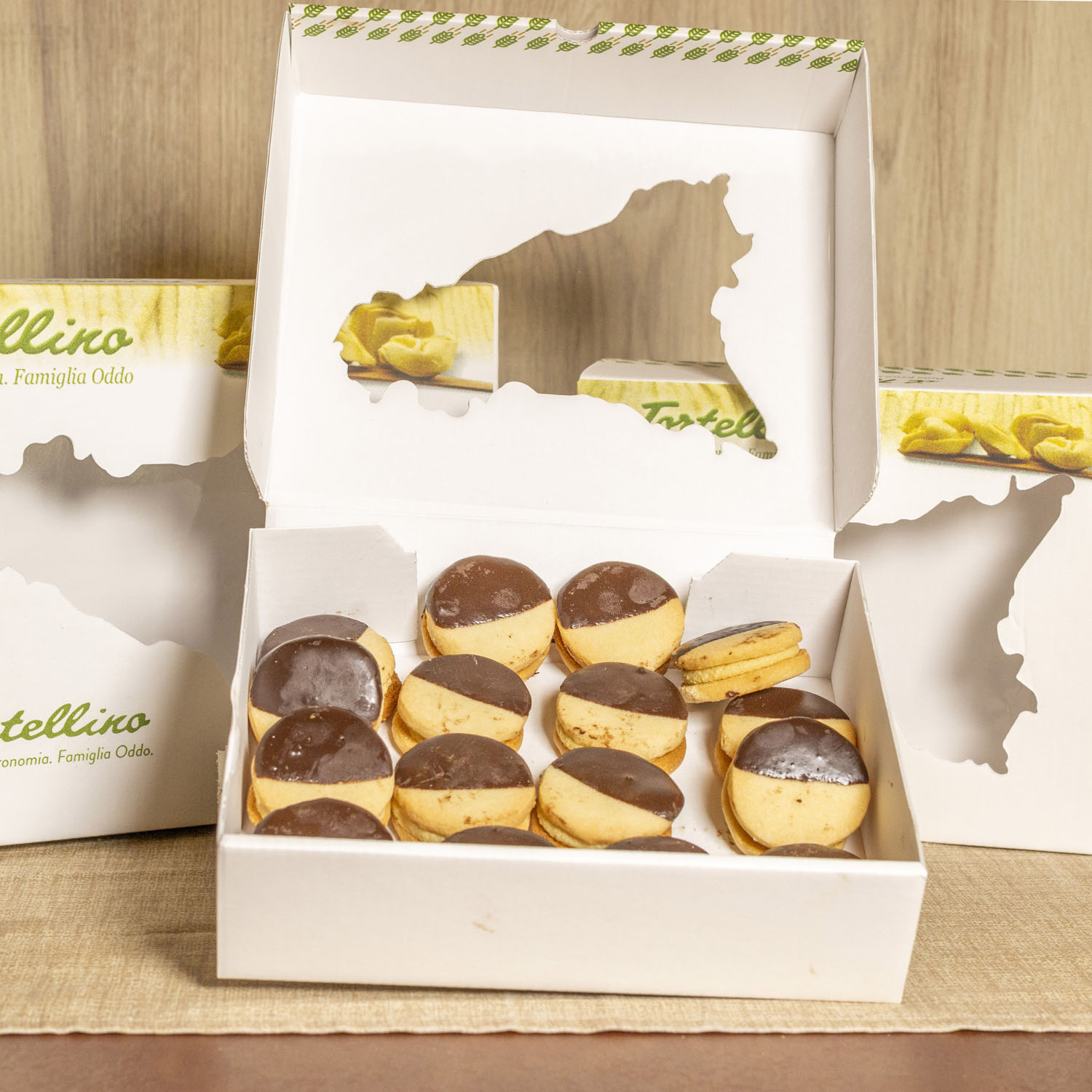 Biscotti imbottititi di pasta di mandorle Siciliane